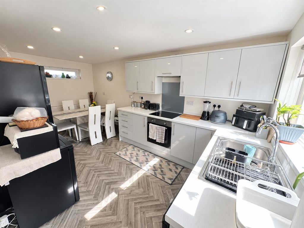 Property photo 2 of 20 24 Lismore 11.Png