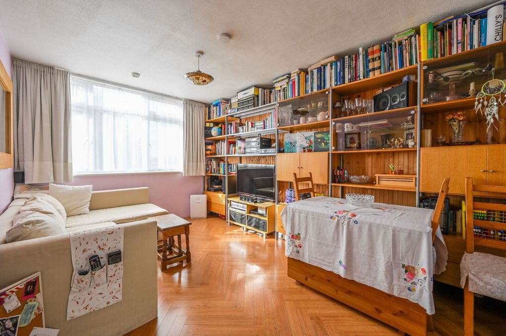 Property photo 2 of 18