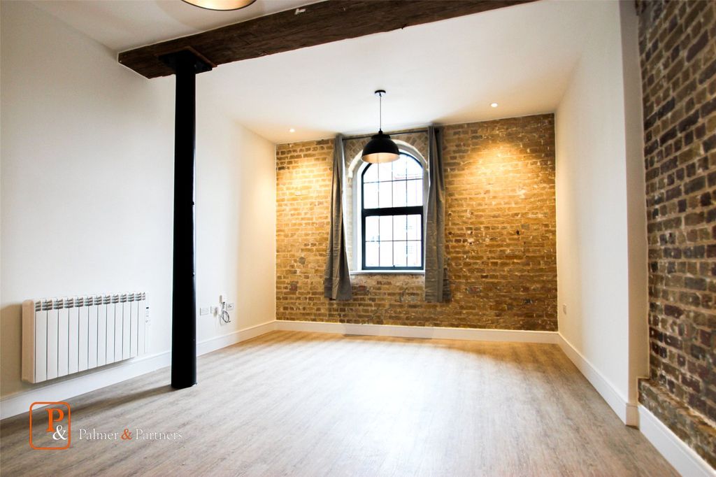 Property photo 2 of 7 Living Space