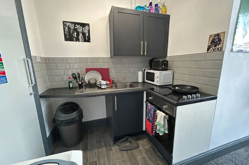 Property photo 3 of 7 Photo 7