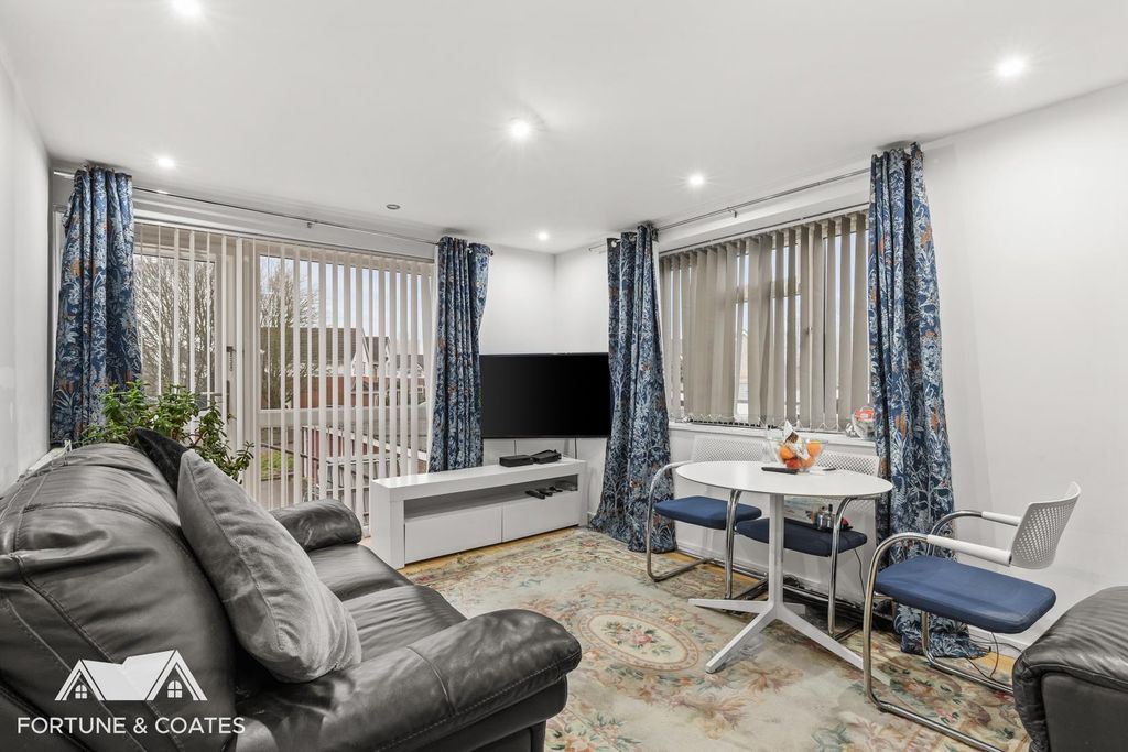 Property photo 2 of 10 Pyttfield_4.Jpg