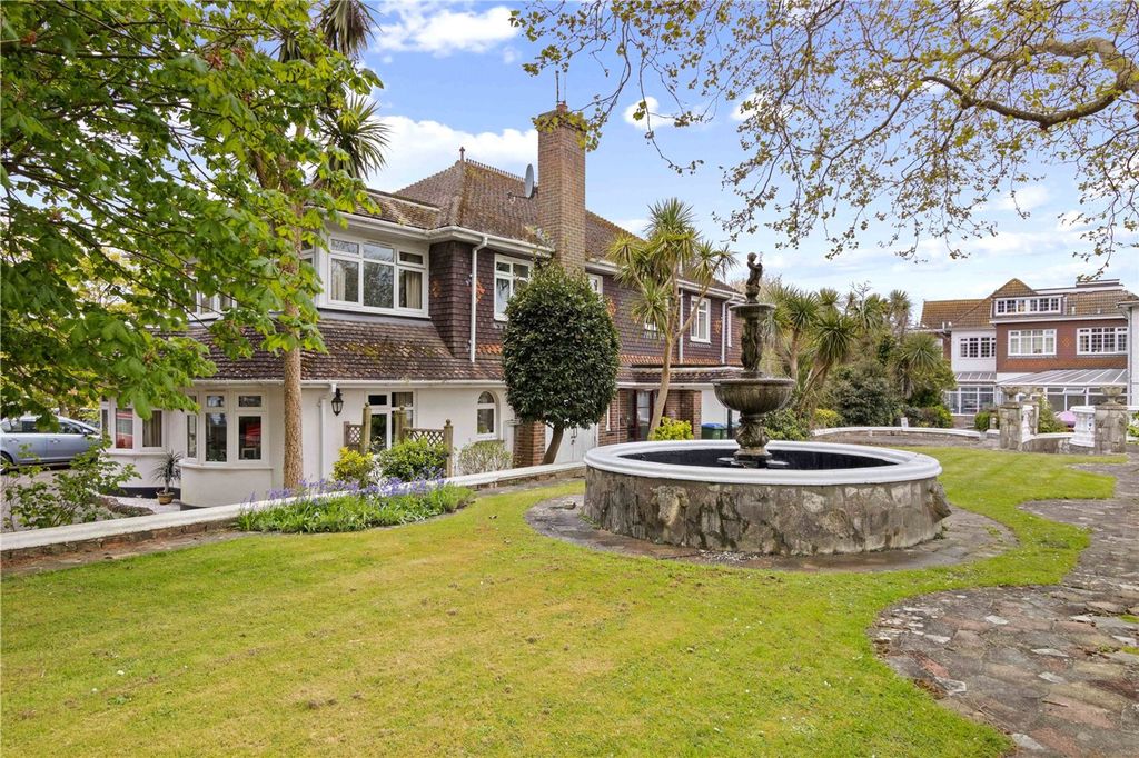 Property photo 1 of 14 Communal Gardens