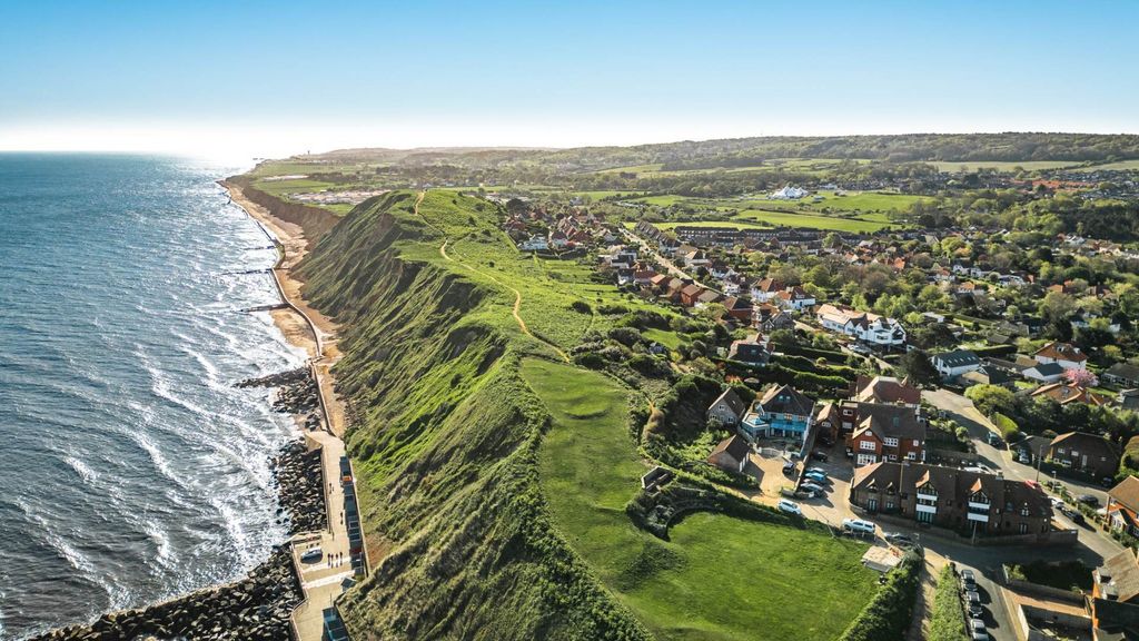 Property photo 2 of 16