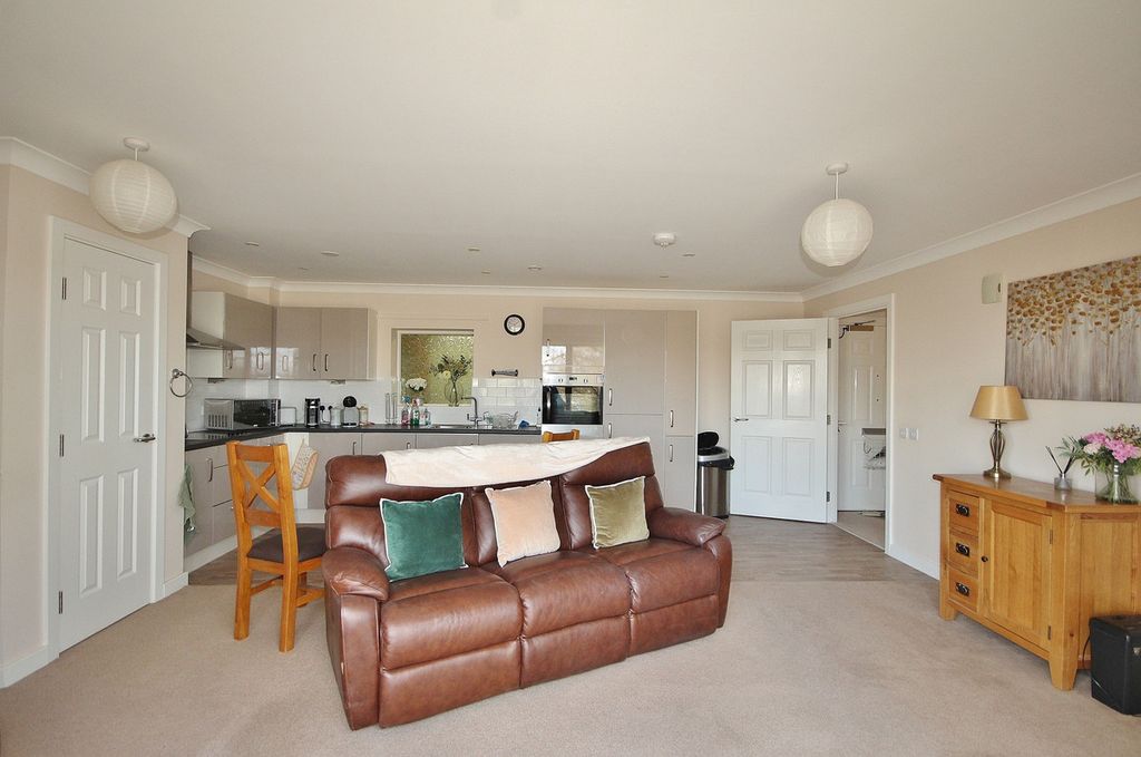 Additional image 5 of 2 bed flat for saleFernleigh, Witney OX28