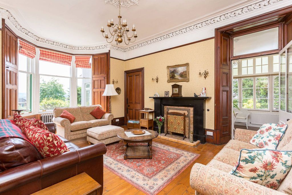 Property photo 2 of 30