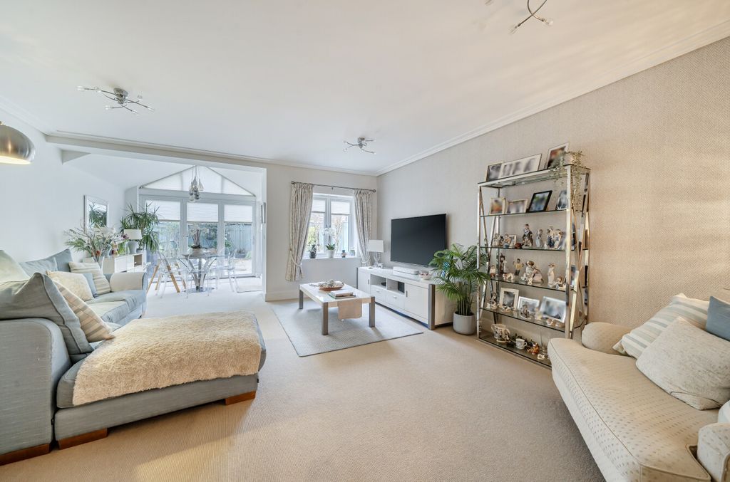 Property photo 2 of 13 1408730-20-698B42...