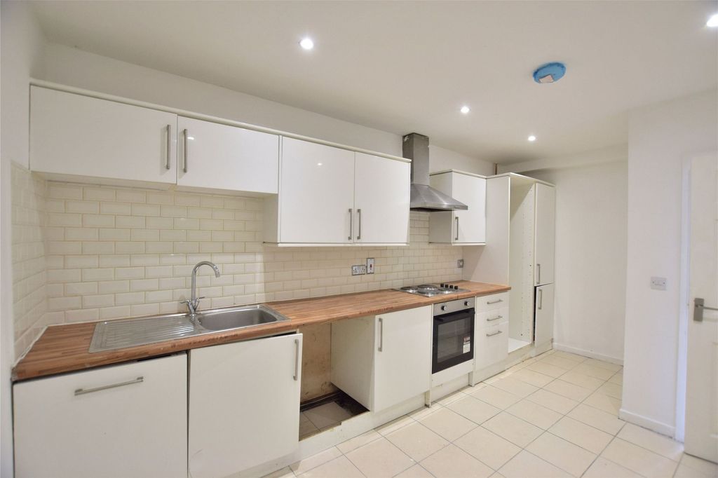 Property photo 1 of 7 Kitchen