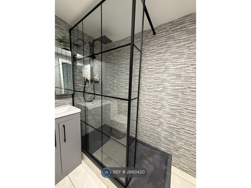 Property photo 3 of 9 Bathroom Image 2