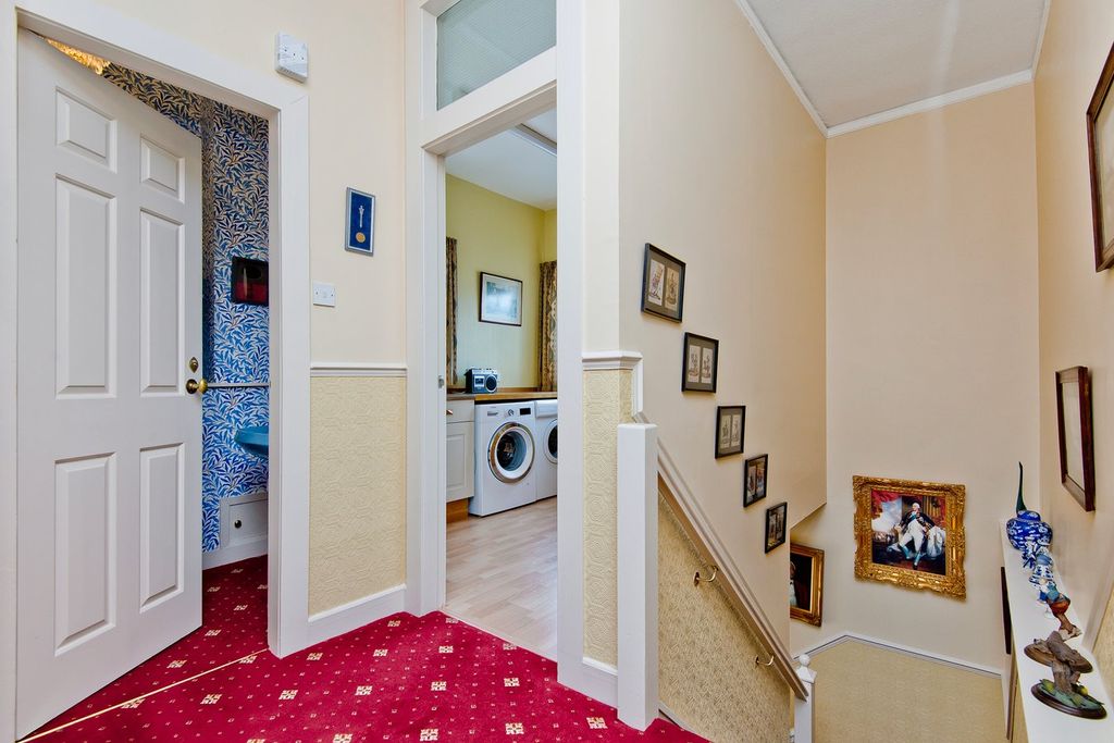 Property photo 3 of 28