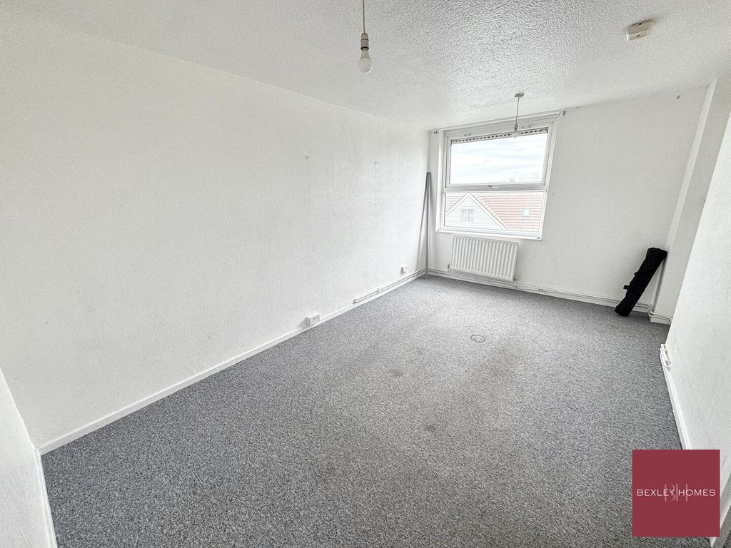 Property photo 3 of 6 Living Room