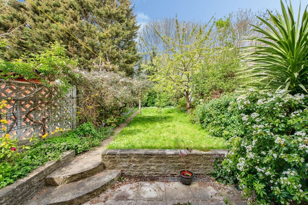 Property photo 3 of 14 Garden