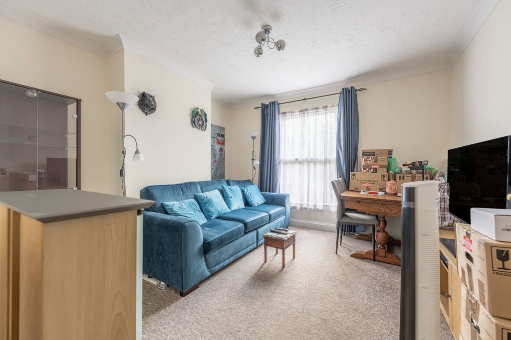 Property photo 3 of 8