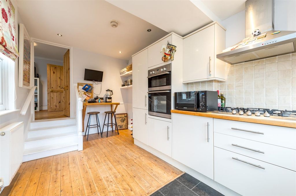 Property photo 2 of 16