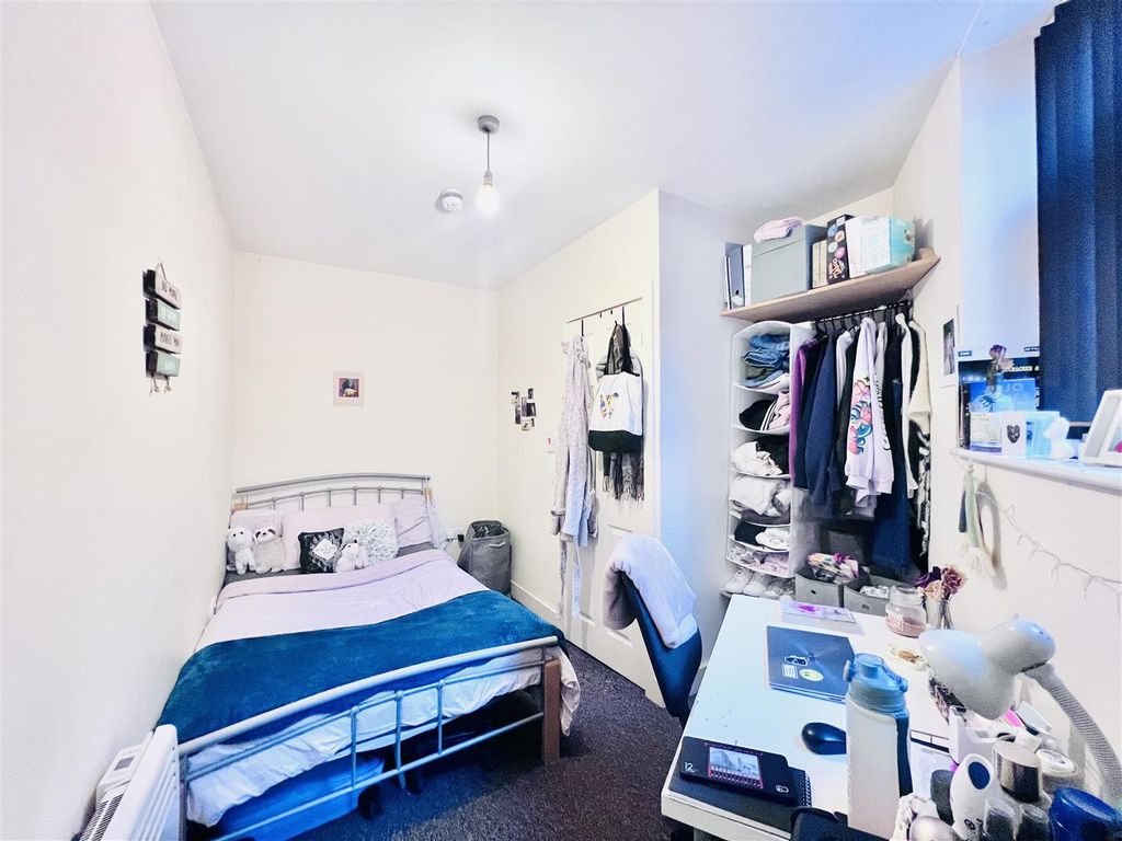 Property photo 3 of 6 Studio
