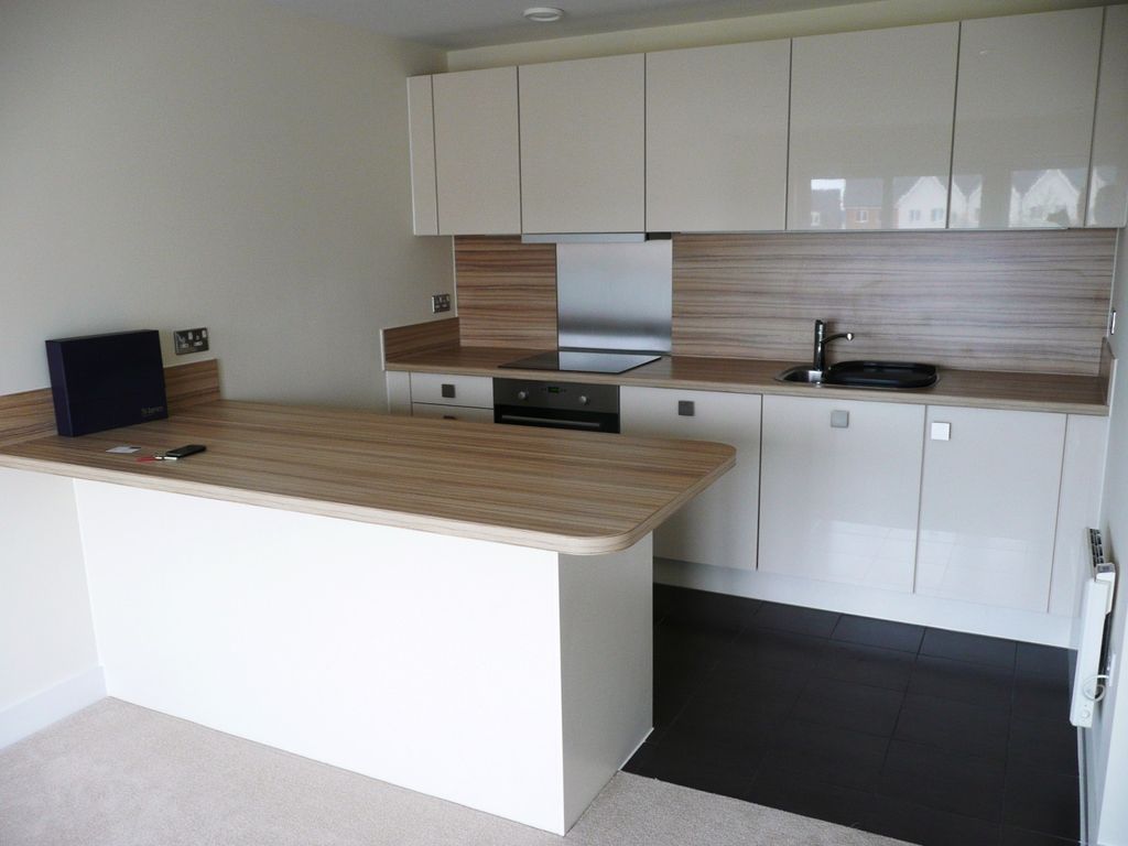 Property photo 3 of 8 Kitchen