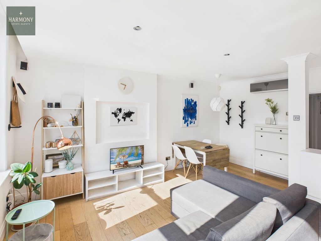 Property photo 1 of 12 Living Room