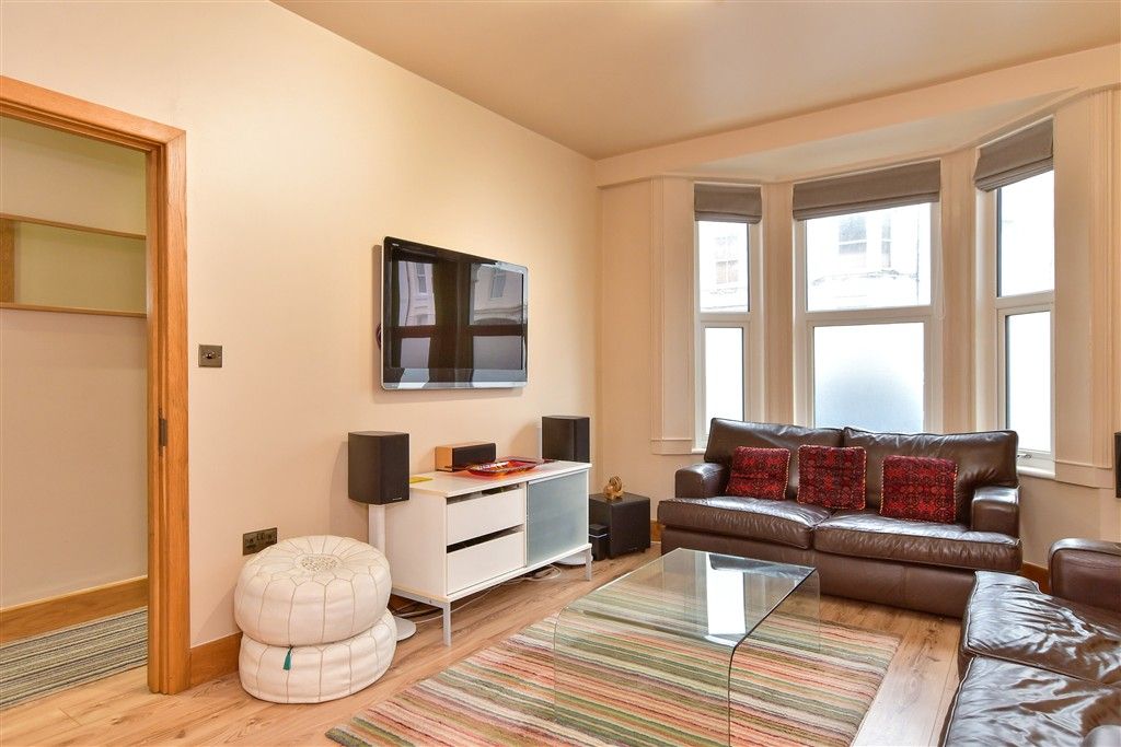 Property photo 3 of 18 Lounge/ Dining Room