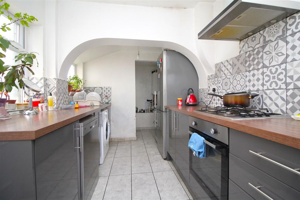 Property photo 2 of 9 Kitchen 1.Jpg