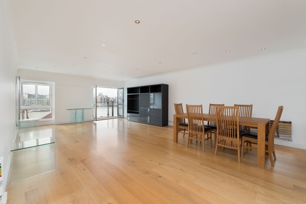 Property photo 1 of 17 Springalls Wharf ...