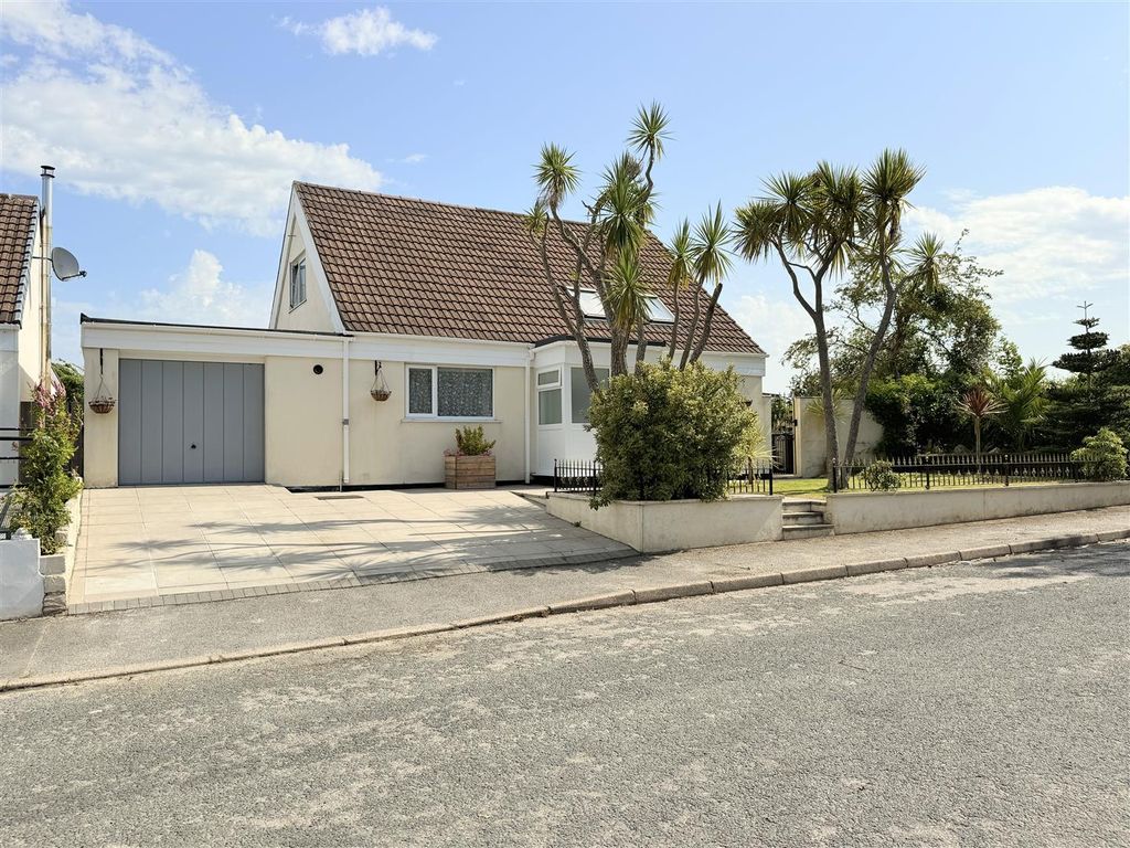 Property photo 1 of 28