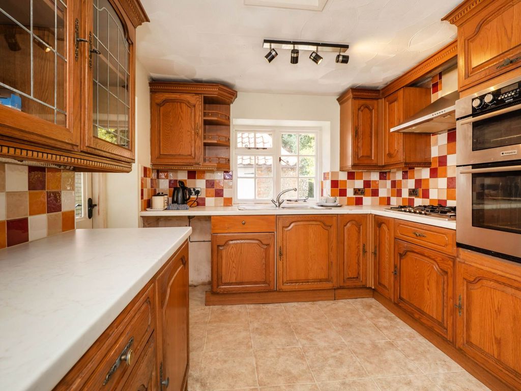 Property photo 3 of 39