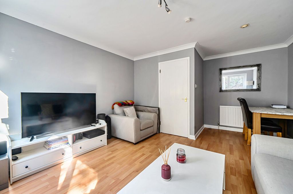 Property photo 2 of 20 1425990-20-69Baaf...