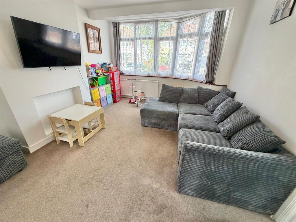Property photo 2 of 13 Davidson Frost-Wellings, Dfw, Felbridge Avenue, Li