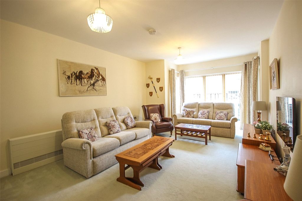 Property photo 2 of 19 Picture No. 21