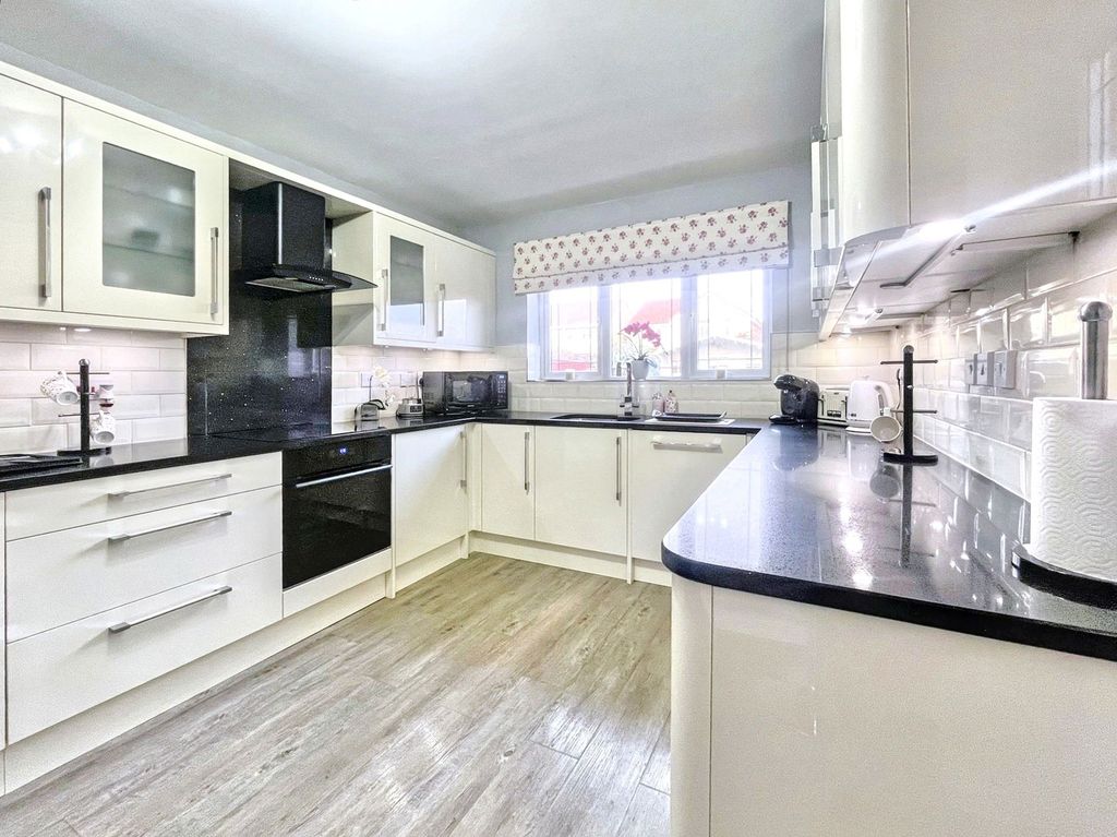 Property photo 2 of 23
