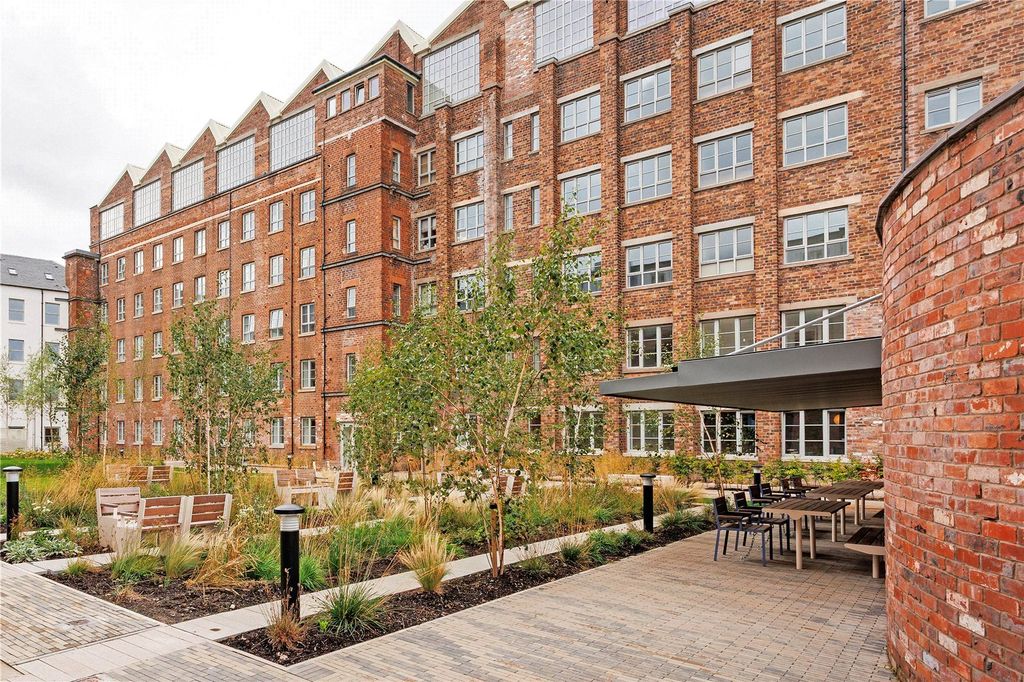 Property photo 2 of 17 External