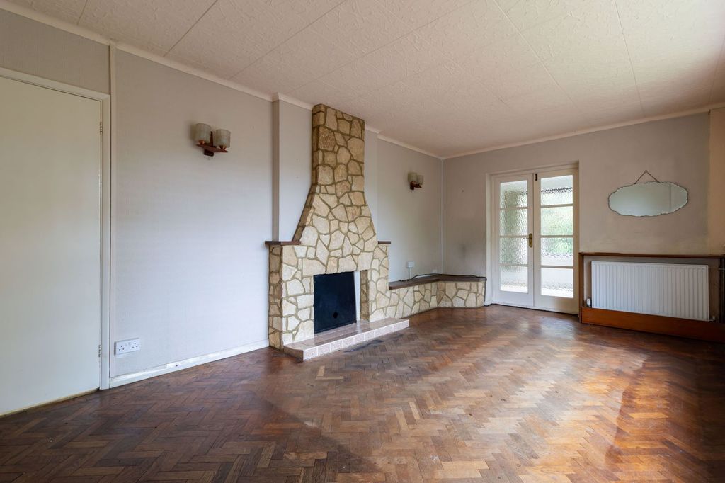 Property photo 2 of 18