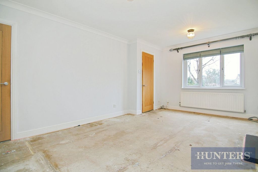 Property photo 3 of 19 Living Room