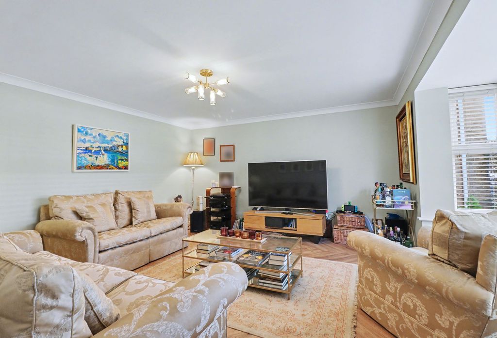 Property photo 3 of 19