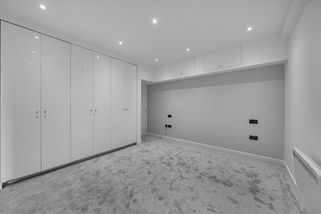 Property photo 1 of 20 1380304-12-69132F...