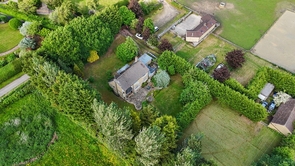 Property photo 2 of 20