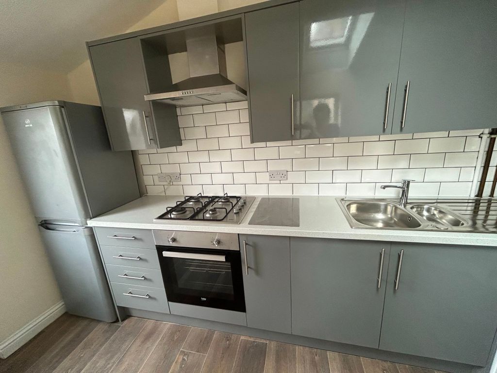 Property photo 2 of 21