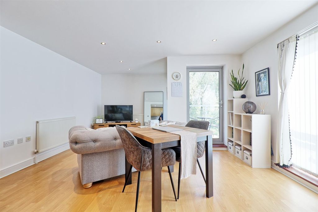 Property photo 3 of 16 Img_0812_3_4_Easyhdr-Interior3.Jpg