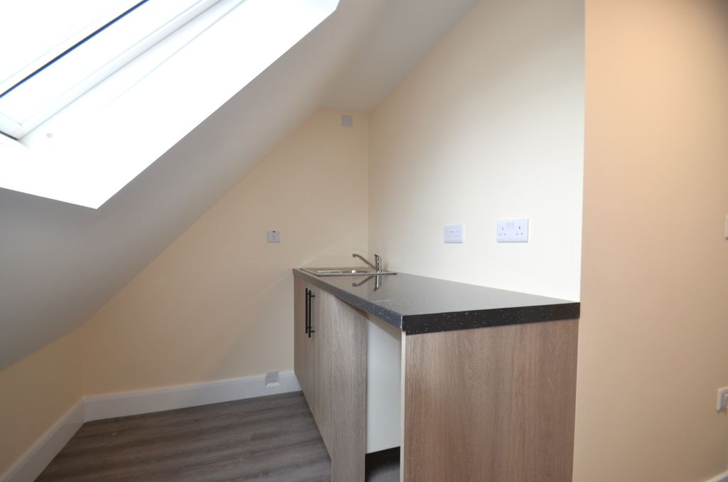 Property photo 3 of 4 Kitchenette