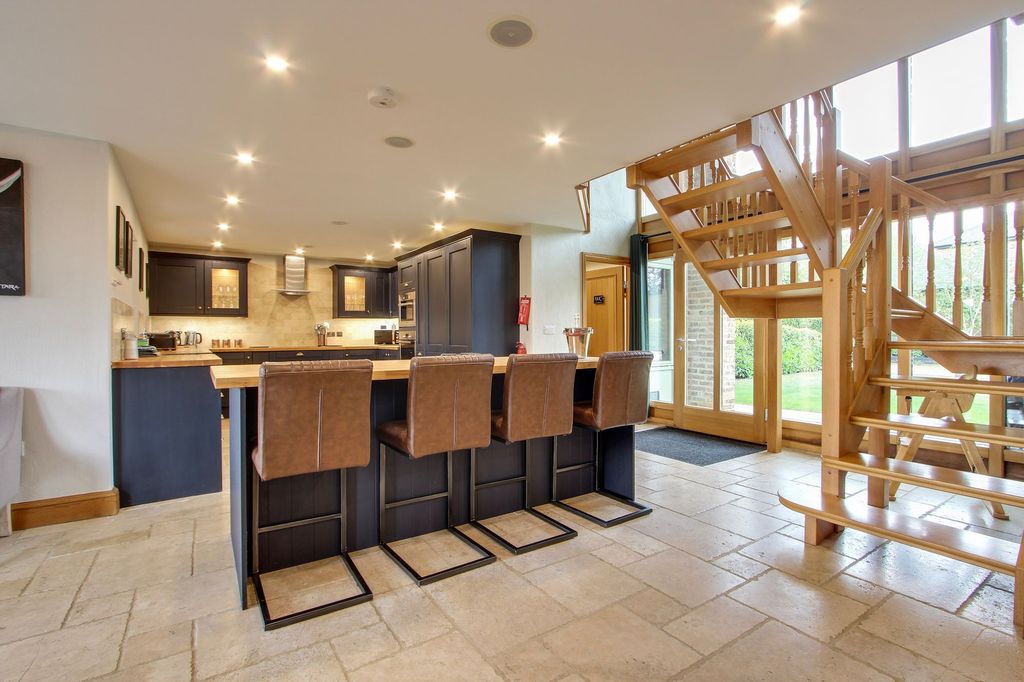 Property photo 2 of 68