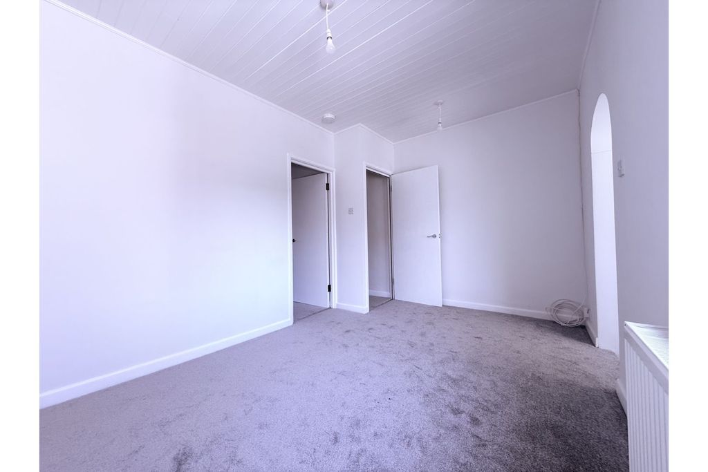 Property photo 3 of 7 Living Room