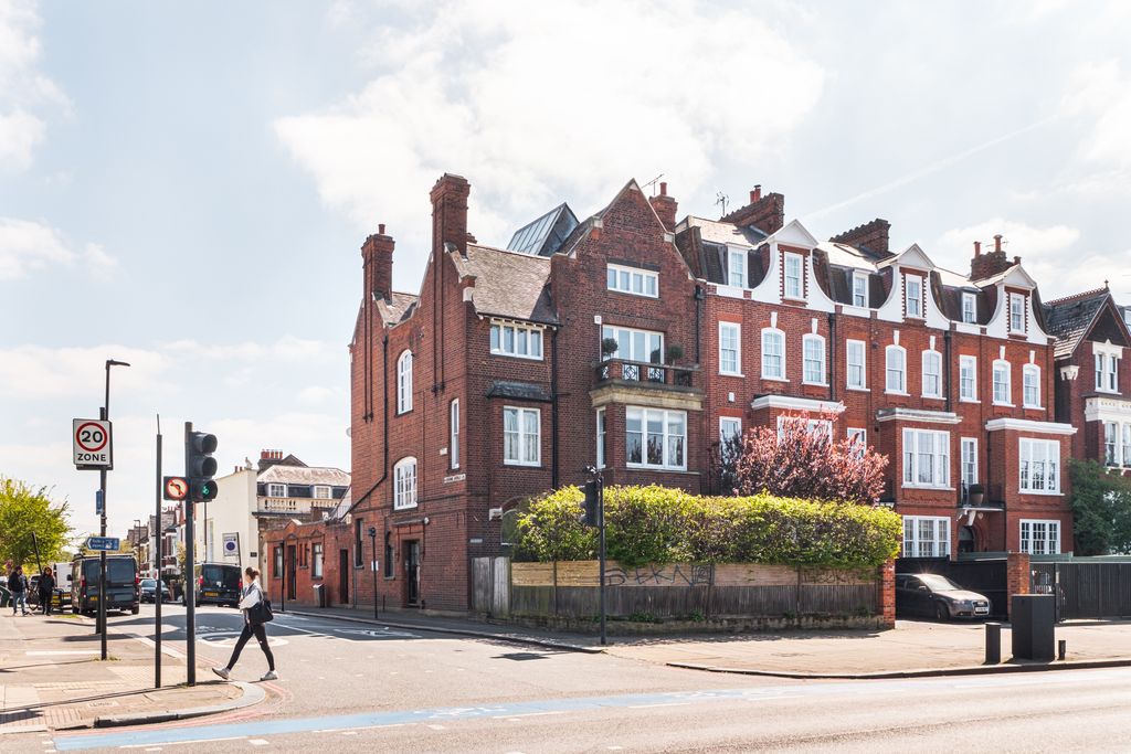 Property photo 3 of 29 00-Clapham-Common-South-Side-O (39).Jpg