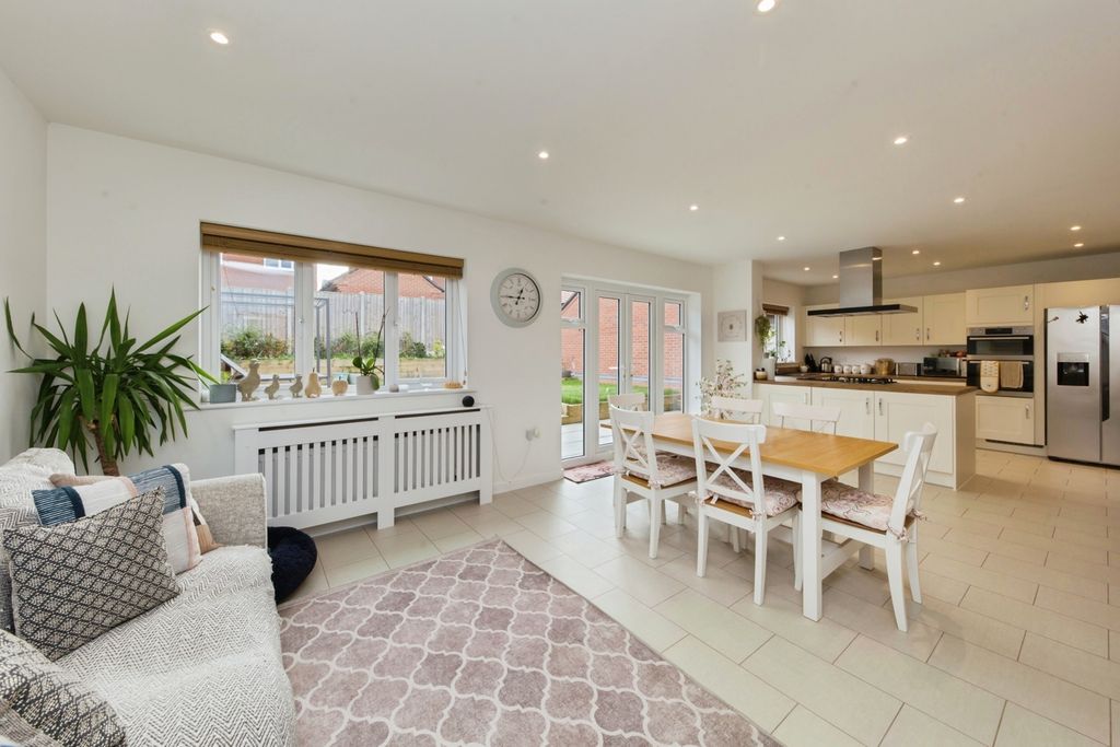 Property photo 2 of 23 Pbox-Img.Jpg