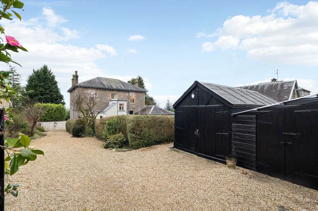 Property photo 3 of 27