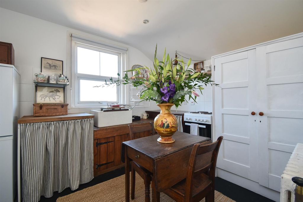 Property photo 2 of 17 Kitchen