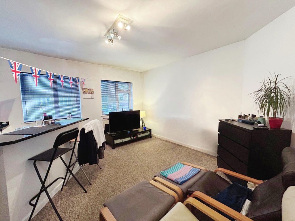 Property photo 2 of 5 1