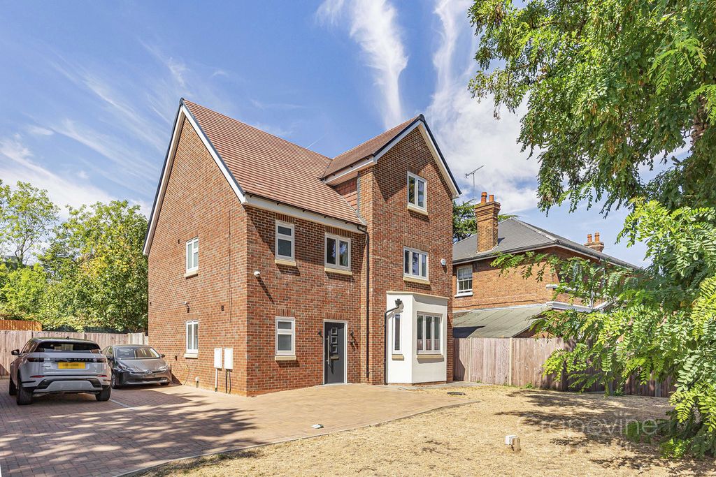 Property photo 2 of 42