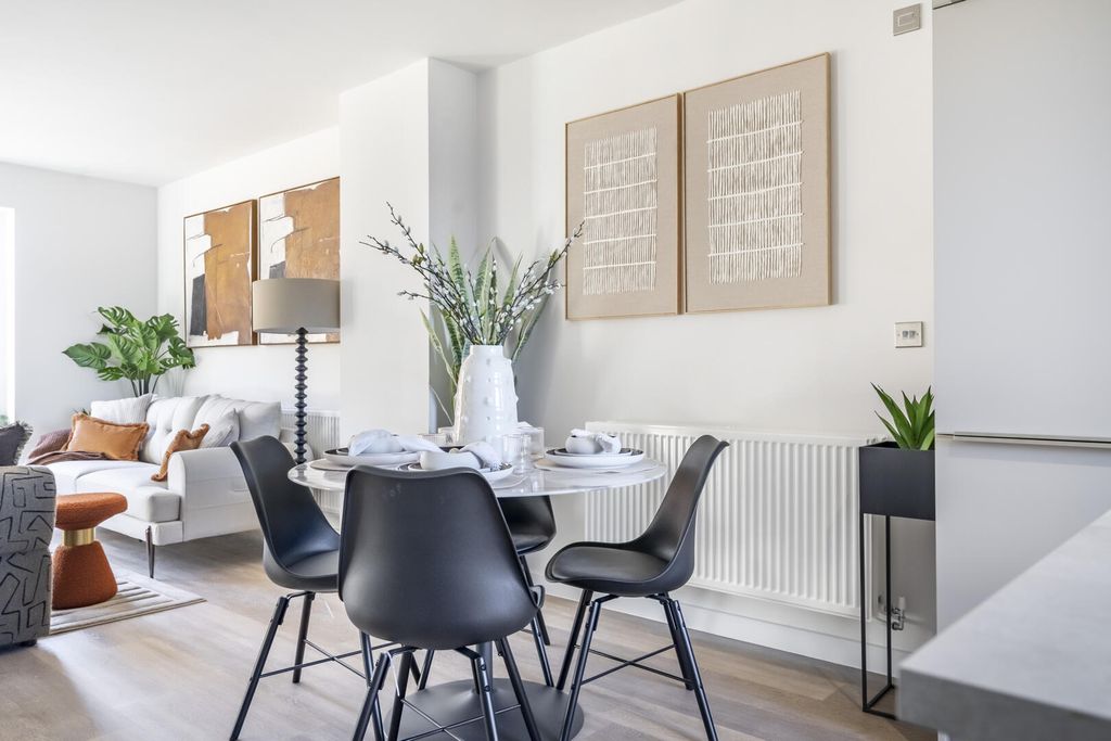 Property photo 2 of 31 Dining Room