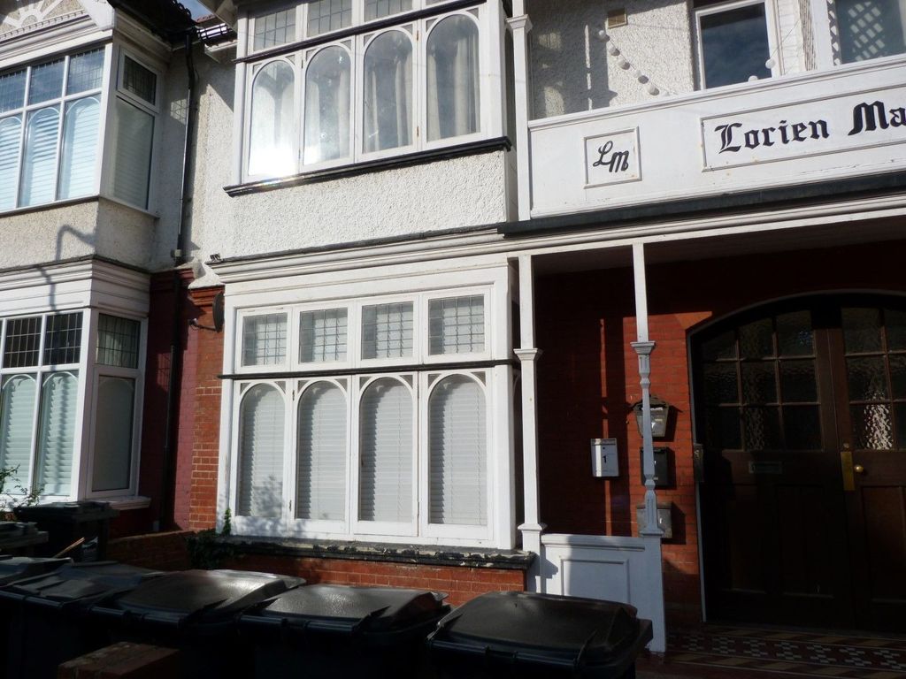 Property photo 1 of 6 Photograph 1