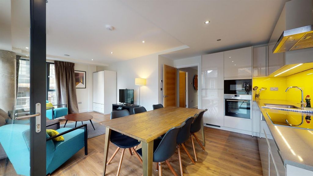 Property photo 3 of 17 62d15A11B62B4700129F43A1_2F2591Cb998244c9d231F9264