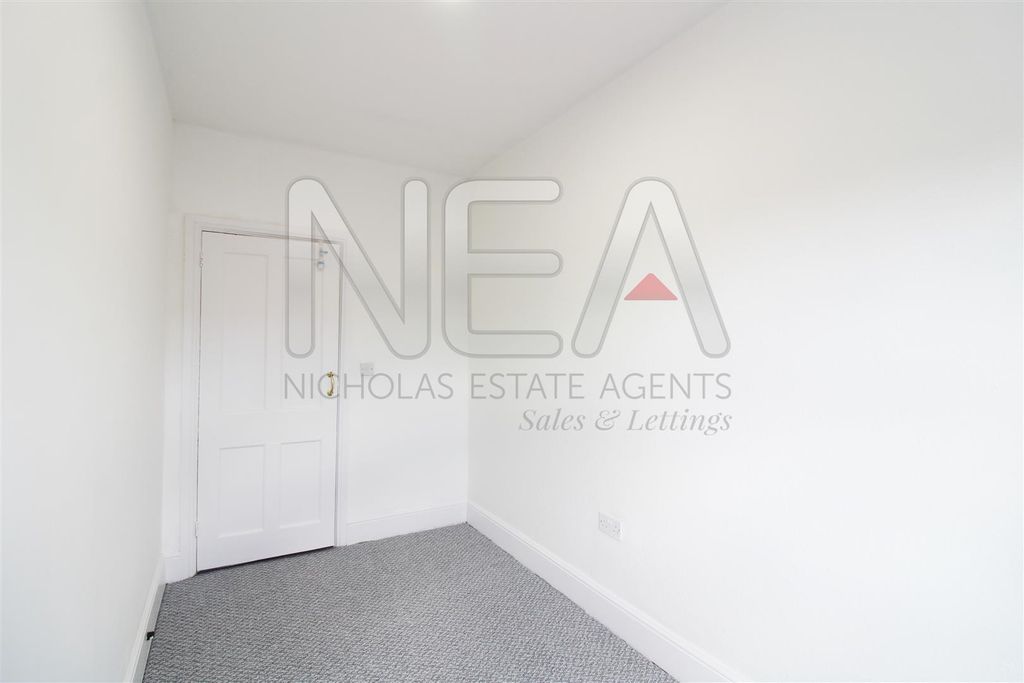 Property photo 1 of 10 Bedroom